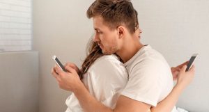اعتماد غیرقابل لرزش در روابط عاشقانه | رازهای ساختن پایه‌ای محکم برای عشق پایدار