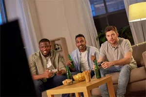 چگونه واقعاً مراقب هم باشیم؟ | مردان، دوستانشان و گفت‌وگوهای ممنوعه
