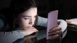 تنظیم فوری رسانه های اجتماعی برای سلامت روان جوانان