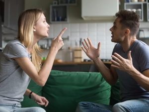 چگونه در جمع خانوادگی آرام بمانیم و در برابر کنایه‌ها واکنش کنترل شده داشته باشیم؟
