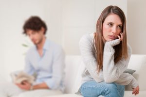 صداقت یا سکوت؟ چه چیزهایی بهتر است در رابطه بیان نشوند؟