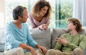 سکوت کن و گوش کن | کلید طلایی برای ارتباط بهتر با فرزند نسل زد