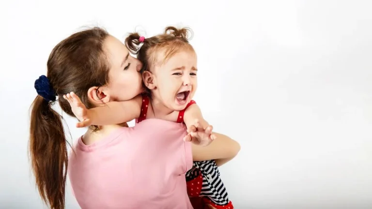 مرزهای بدنی کودکان و حق انتخاب در ابراز محبت فیزیکی
