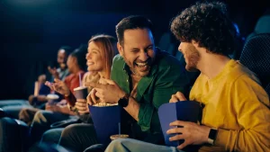 تاثیر فعالیت‌های فرهنگی بر کاهش سن بیولوژیک: سینما و موزه چگونه بدن را جوان نگه می‌دارند؟