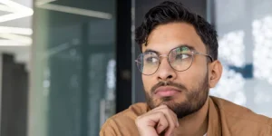 افراد باهوش‌تر ممکن است جذابیت ظاهری خود را کمتر ارزیابی کنند