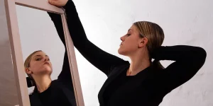شرم درونی و بیرونی چگونه اضطراب اجتماعی و خودشیفتگی آسیب‌پذیر را شکل می‌دهند؟